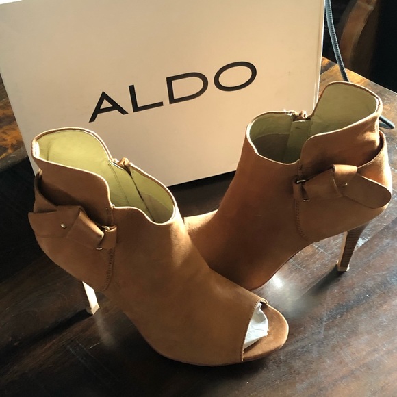 Gorgeous Periera Suede Peep Toe Heel Booties ♥️ - Picture 13 of 13